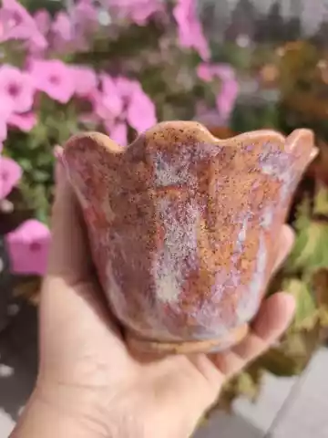 Doniczka ceramiczna różowy kwiat