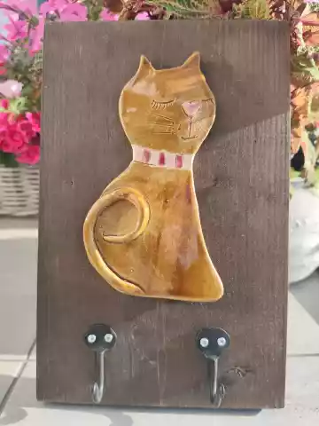 Wieszak z ceramicznym kotem