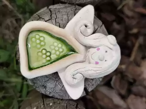 aniołek ceramiczny w kolorowej sukience