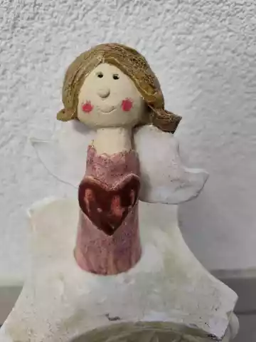 anioł ceramiczny