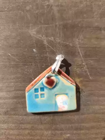 wisior ceramiczny domek