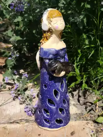 anioł ceramiczny z jamnikiem lampion
