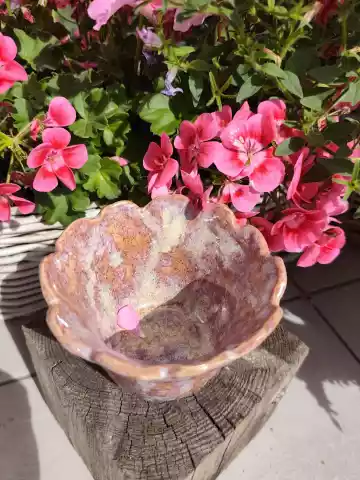 Doniczka ceramiczna różowy kwiat