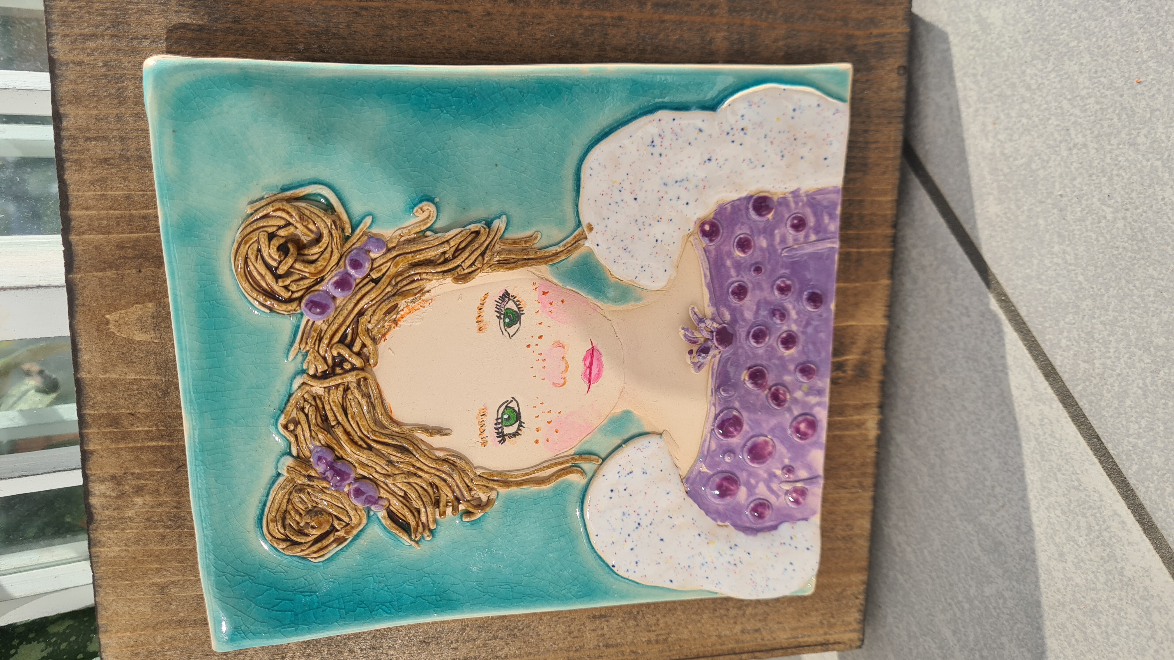 anioł ceramiczny na desce