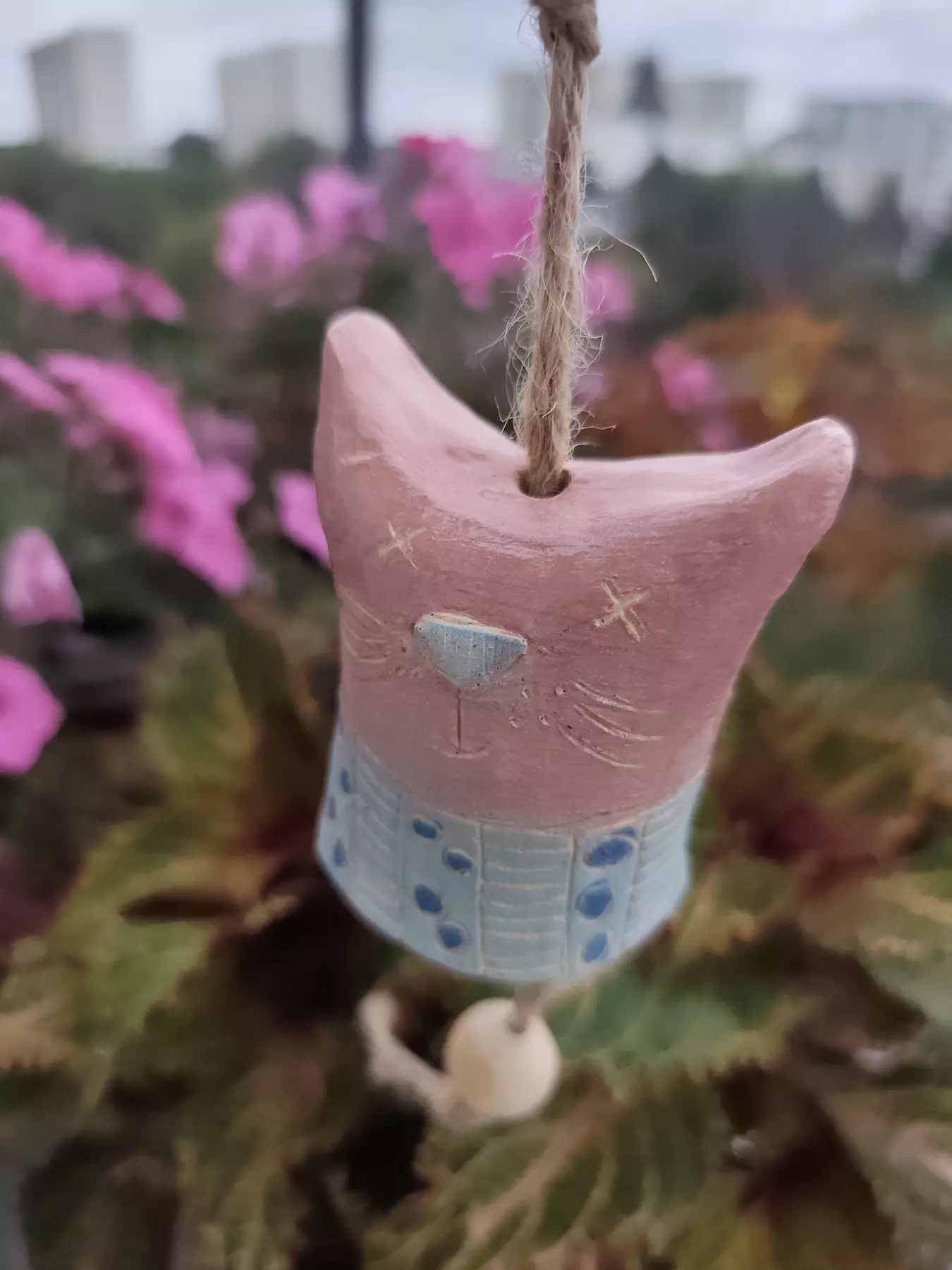 Dzwonek ceramiczny kotek łaciaty