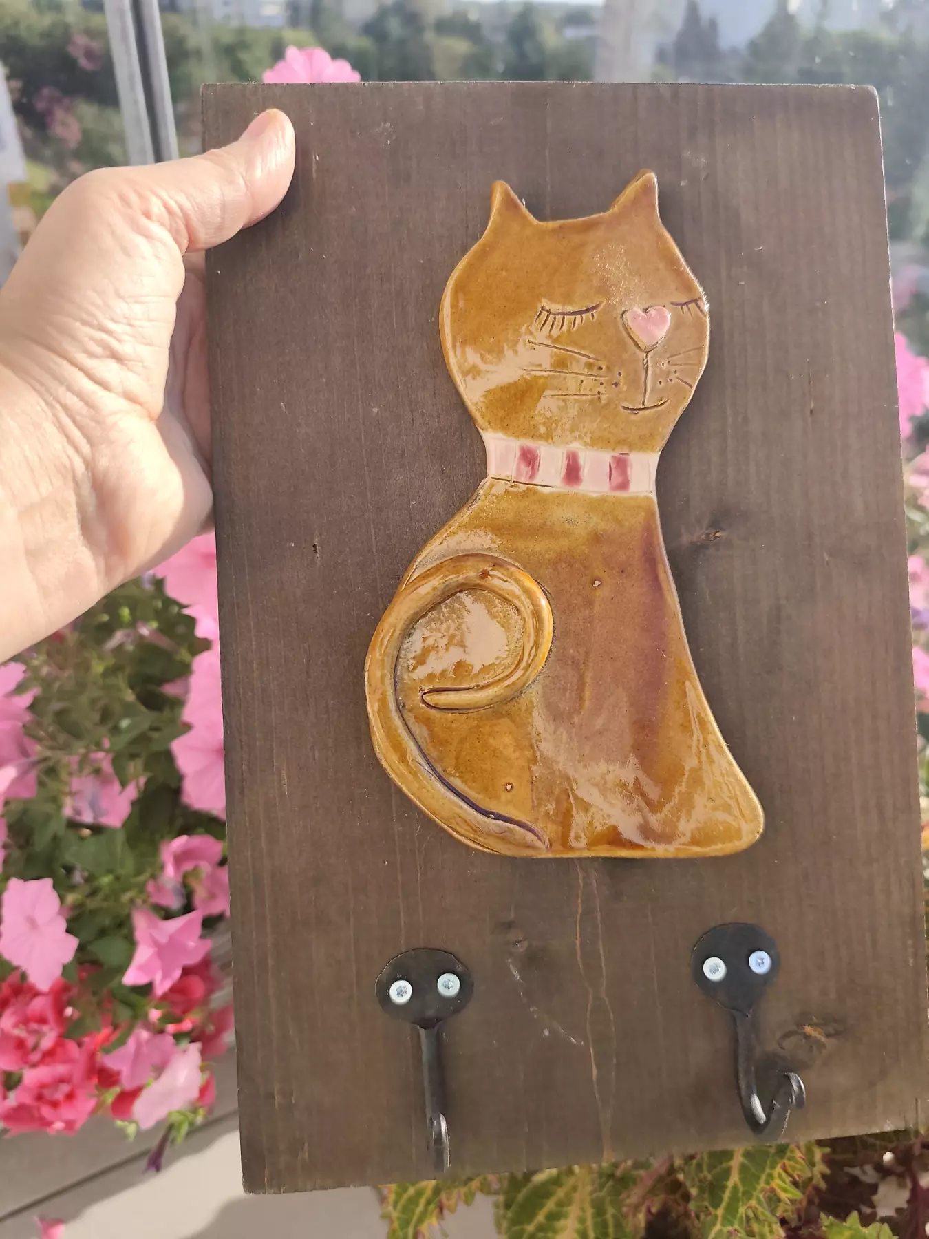 Wieszak z ceramicznym kotem